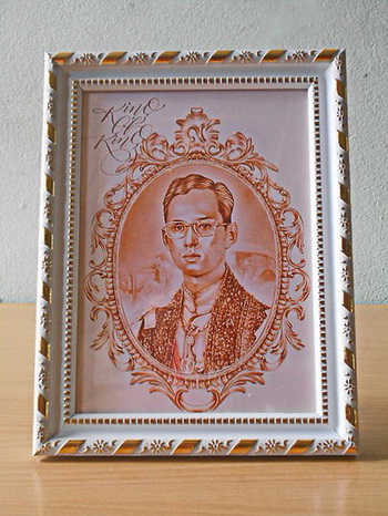 กรอบรูปในหลวงที่ระลึกส่งเสด็จสู่สวรรคาลัย...(10) 