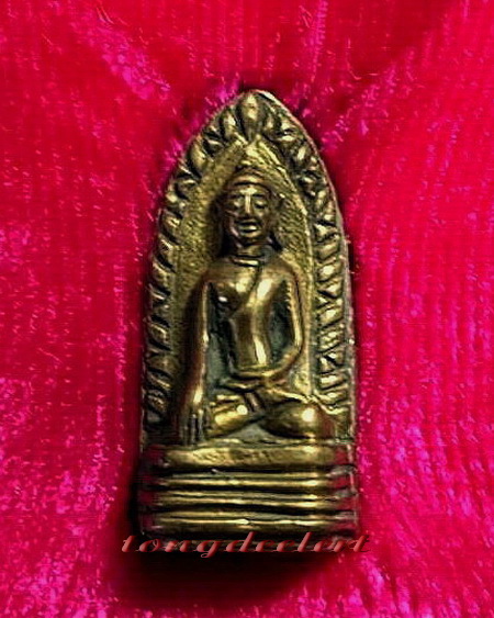 พระรอด หลวงพ่อเกษม เขมโก สุสานไตรลักษณ์ จ.ลำปาง รุ่นชนะศึกชายแดน ปี 2528 สวยมากค่ะ