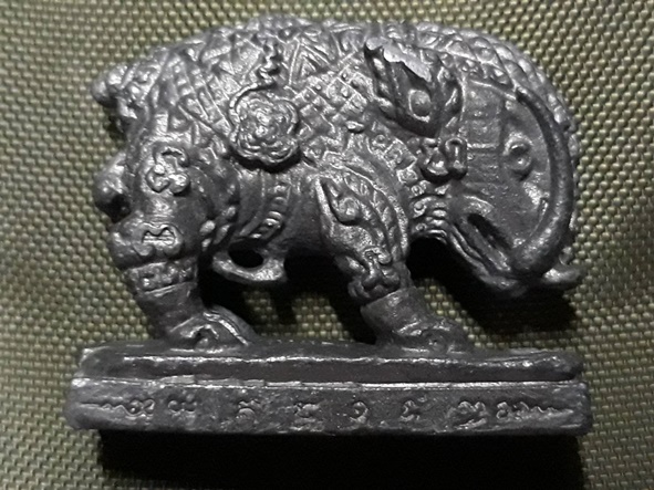 พญาหมูพลิกแผ่นดิน หลวงปู่กาหลง เขี้ยวแก้ว วัดเขาแหลมจ.สระแก้ว เนื้อตะกั่ว หมายเลข 315 รุ่นแรก