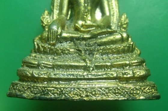 **วัดใจ**พระพุทธชินราชขนาดบูชาตั้งหน้ารถ เนื้อโลหะชุบทอง ขนาด 4.5*7.5 ซม.**สวยๆ เชิญชมครับ