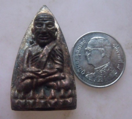 **วัดใจ**หลวงปู่ทวดเตารีด หลังลายเซ็น เนื้อนวะพรายเงิน ตอกโค้ด คอจุด วัดบวรฯ ปี 2543**สวยๆ เชิญชม 