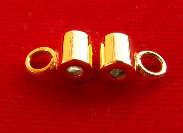 คู่ตะกรุดสั้นทองคำ 90% มีห่วง (สำหรับร้อยสร้อย) ยาวประมาณ 0.4 cm อ้วน 5 มิล นน. 0.5 g