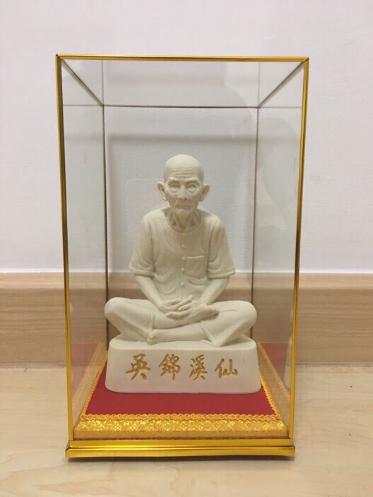 พระบูชา อาแปะ โง้วกิมโคย รุ่นฟ้าประทานพร ขนาด 5 นิ้ว พร้อมกรอบครอบ พิธีดี พิธีใหญ่ เคาะเดียวแดง