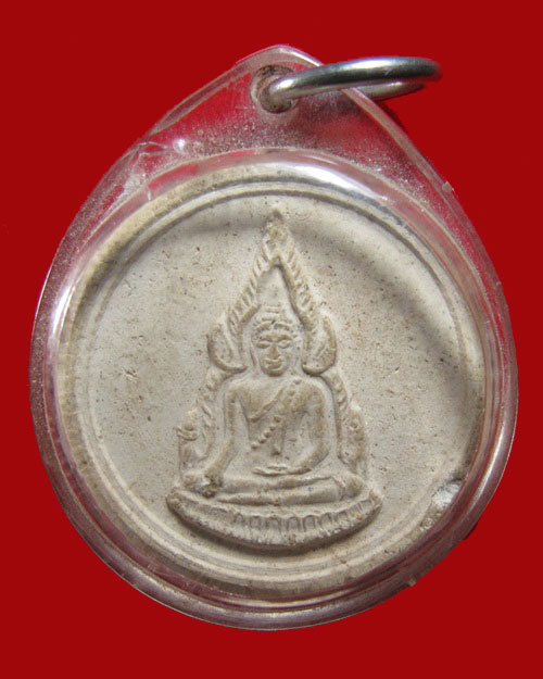 250 บาท ... พระพุทธชินราชหลังอกเลา เนื้อผง พิมพ์จันทร์ลอย เลี่ยมกันน้ำ 