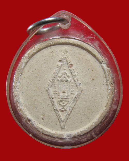 250 บาท ... พระพุทธชินราชหลังอกเลา เนื้อผง พิมพ์จันทร์ลอย เลี่ยมกันน้ำ 