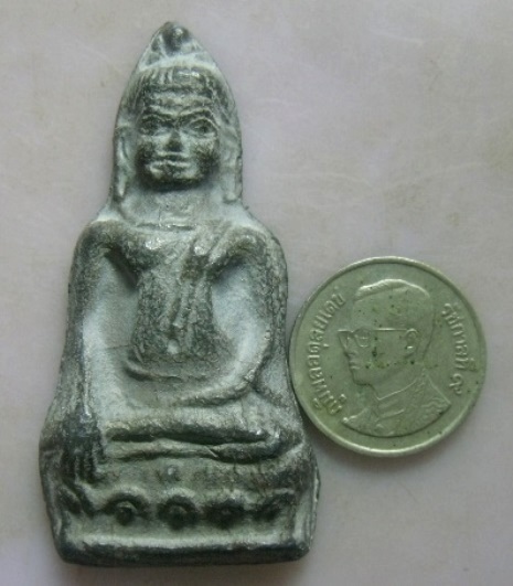 **วัดใจ**พระหูยาน เนื้อชินเก่า หลังปั๊มโค้ด ไม่ทราบที่**สวยๆ เชิญชมครับ 