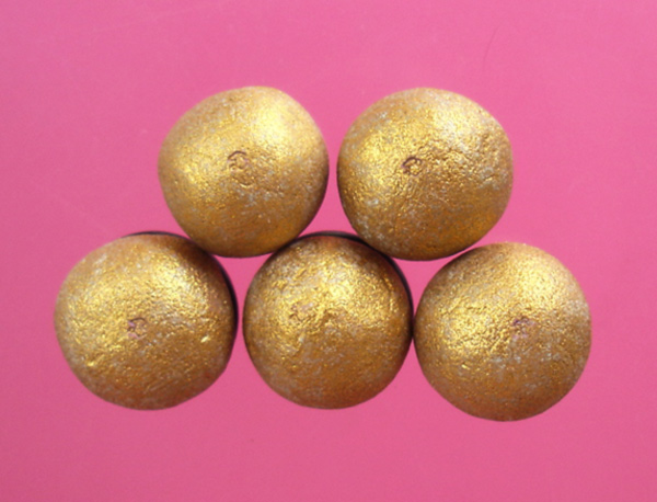 ลูกอมเมตตามหานิยม(ผสมผงพรายกุมาร เนื้อว่านดอกทอง)โค๊ตนะ ปี 2554 ปลุกเสกโดยหลวงพ่อสาครวัดหนองกรับครับ