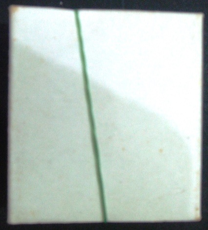 เหรียญในหลวง เนื้อผงกระเบื้องหลังคาโบสถ์วัดพระแก้ว ปี 2539 