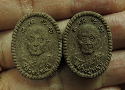 แพ๊กคู่ สวยๆ .... พระผงดวงเศรษฐี 2 เนื้อผงตะใบ เหล็กน้ำพี้ วัดป่าหนองหล่ม + กล่องเดิม .. 9