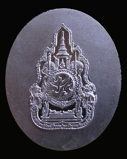 450 บาท ... เหรียญในหลวงทรงกล้อง ฉลองสิริราชสมบัติครบ 60 ปี ชุบเงิน พ.ศ.2549 