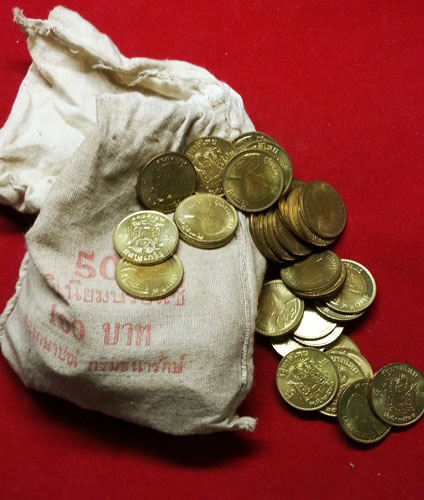 เหรียญ ๕๐ สตางค์ พ.ศ. ๒๕๐๐ เปิดถุงเก่า ใสๆสดๆครับ ( เหรียญเดียวครับ)