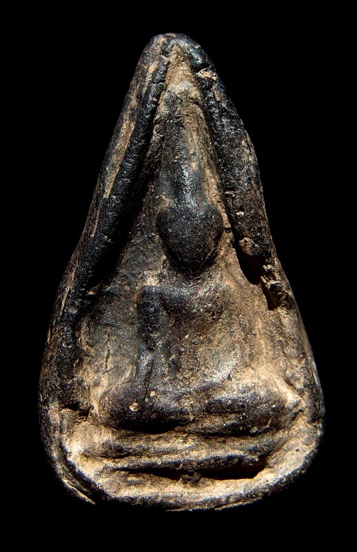 พระนางกำแพงกลีบบัว เนื้อดำผ่าน กรุวัดบรมธาตุ สวยเดิมๆเต็มฟอร์มจากกรุ