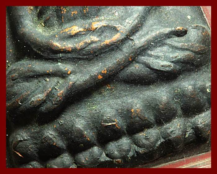 เหรียญหลวงปู่ทวด วัดช้างให้ ปี 2524 หน้าใหญ่วงเดือน หลังนะใหญ่ ผิวรมดำเดิม ๆ 