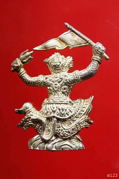 ขุนกระบี่เมืองละโว้ รุ่น 1 ปี 47 หลวงพ่อเพี้ยน วัดเกริ่นกฐิน เนื้อเงิน พร้อมกล่องเดิม...../3
