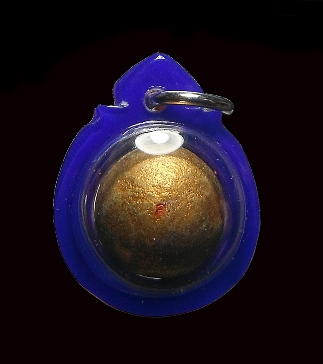 ลูกอม " หลวงพ่อสิน วัดระหารใหญ่ " เนื้อว่านดอกทอง ตอกโค๊ต เลี่ยมพร้อมใช้