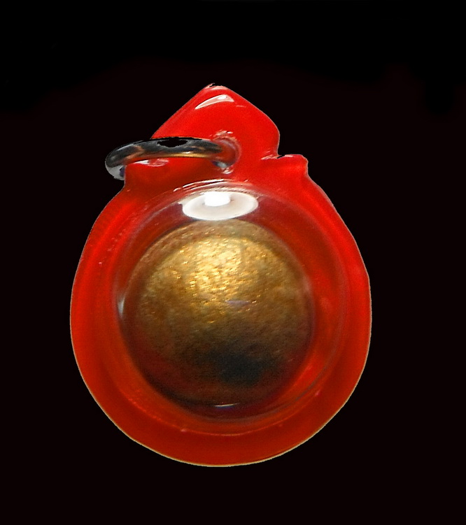 ลูกอม " หลวงพ่อสิน วัดระหารใหญ่ " เนื้อว่านดอกทอง ตอกโค๊ต เลี่ยมพร้อมใช้