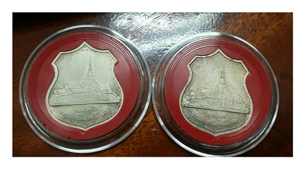 เหรียญหลวงพ่อโสธร เนื้อเงินลงยา ๒ เหรียญ ปี ๒๕๓๘(ลงยาเขียว/ลงยาน้ำเงิน)