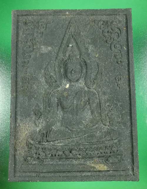 พระพุทธชินราชพิมพ์ใหญ่โรยพลอย วัดราชนัดดา กรุงเทพฯ ปี 2512 เนื้อผงน้ำมัน หลวงพ่อกวยปลุกเสก   