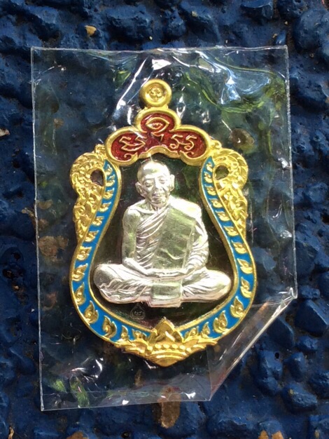 เหรียญเสมามหาบารมี59 หลวงปู่ทิมวัดระหารไร่เนื้อทองแดงองค์เงินขอบปลอกลูกปืนลงยาฟ้า แดง