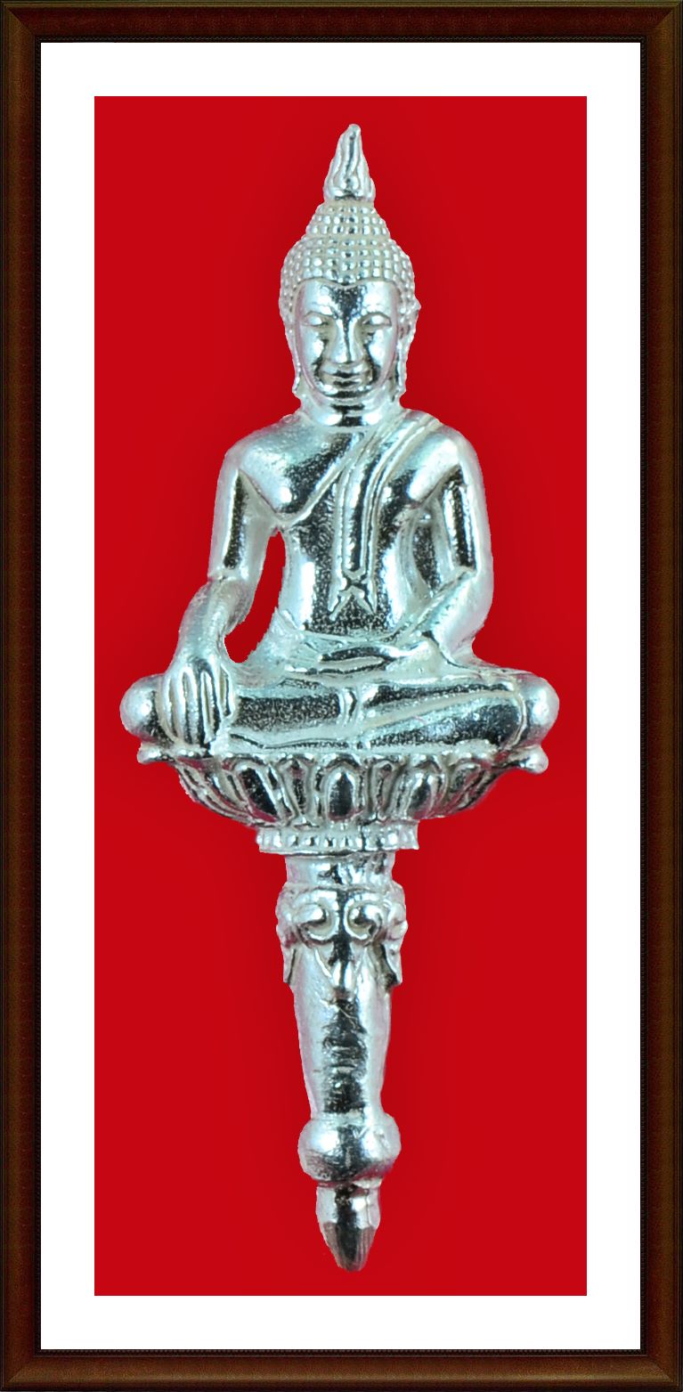 พระยอดธงมหาราช รุ่น ๑ หลวงปู่แผ้ว ปวโร เนื้อเงิน สร้าง ๔๙๙ องค์