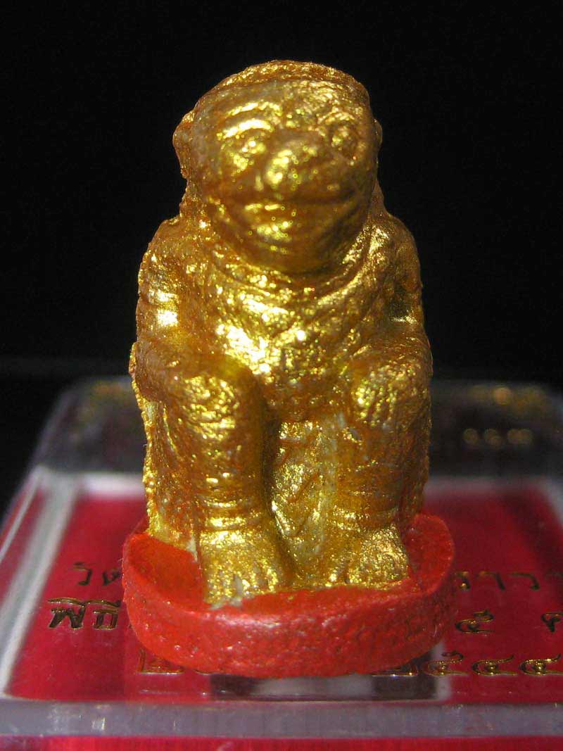 (10) หนุมานชมภูนุช ทาทองฐานแดง แจกกรรมการ เนื้อผงว่าน 108 ปลุกเสก 5 พิธี ตั้งแต่ปี 2543-2544