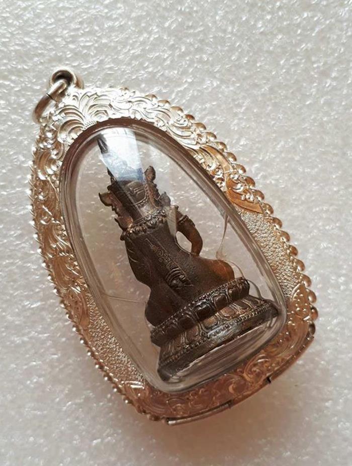 พระกริ่งจักรพรรดิ์นารายณ์ หลวงปู่กาหลง วัดเขาแหลม เนื้อเทวรูปขอมโบราณ ปี51