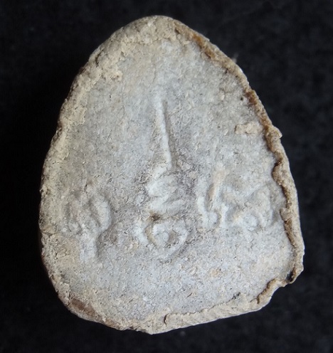 พระปิดตามหาเสน่ห์ หลังยันต์พุทโธ เนื้อเกสรน้ำตาลปิ๊บ คราบกรุเดิมๆ