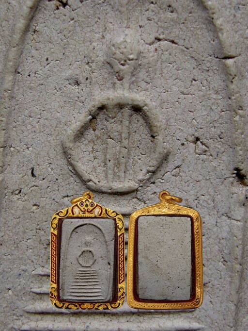 สมเด็จหลวงปู่ภูพิมพ์8ชั้นแขนหักศอก