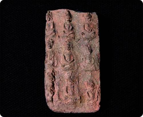จัดให้กรุพระนาดูนตัดเก้าสภาพสวยนื้อหินเข้มสวยตามรูปเก่าถึงยุค1300-1800ปีเนื้อต้องอย่างนี้เปิดเบา