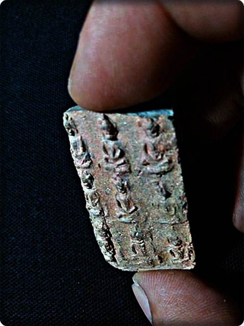 จัดให้กรุพระนาดูนตัดเก้าสภาพสวยนื้อหินเข้มสวยตามรูปเก่าถึงยุค1300-1800ปีเนื้อต้องอย่างนี้เปิดเบา