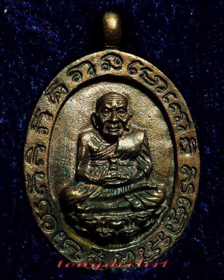 เหรียญหล่อโบราณหลวงพ่อทวด วัดช้างให้ รุ่นสรงน้ำ ปี 2542 เนื้อนวโลหะสวยมากค่ะ