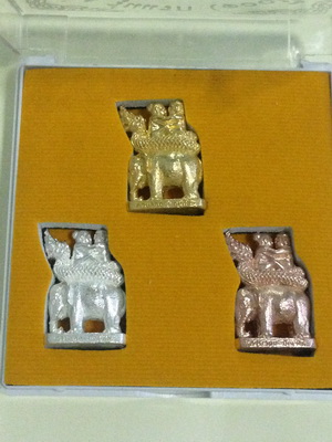 อิ้นครูบาออเครื่องรางมหาเสน่ห์ ค้าขาย เสี่ยงดวง เจรจา ชุดกรรมการ 