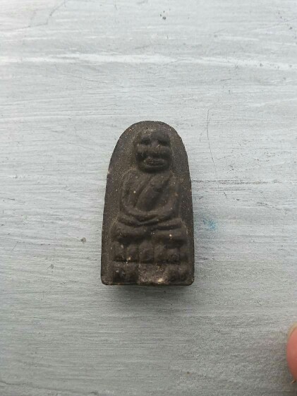 หลวงปู่ทวด พิมพ์พระรอด พระเจ้าห้าพระองค์. 