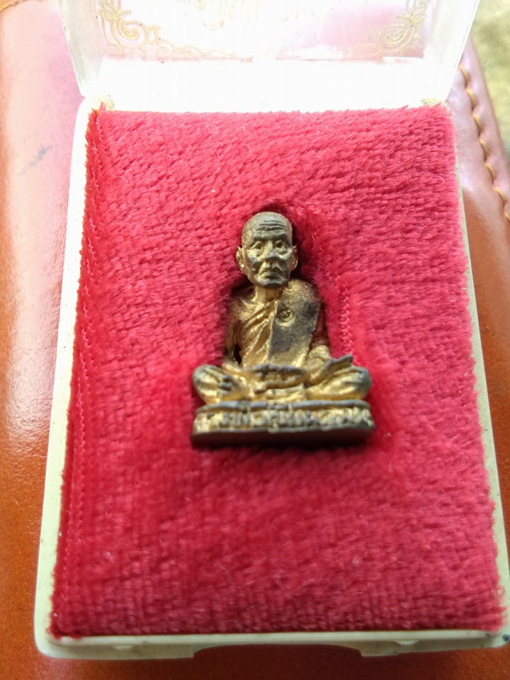 รูปหล่อปั้ม หลวงพ่อเขียน