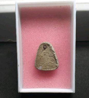 หลวงปู่ทิม ปิดตายายร้า เนื้อเทา ฝังพลอยเสก โรยตะไบ (กรรมการ) ปี16