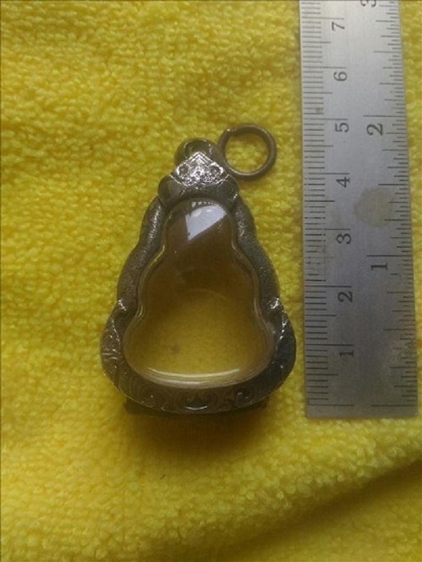 ตลับเงินเก่า  เปิดหลัง ใส่ปิดตา  สาย ลป  เอี่ยม  วัดสะพานสูง   เคาะเดียว 