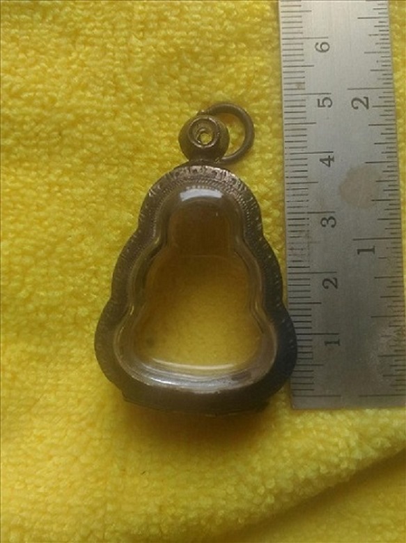 ตลับเงินเก่า  เปิดหลัง ใส่ปิดตา  สาย ลป  เอี่ยม  วัดสะพานสูง   เคาะเดียว 