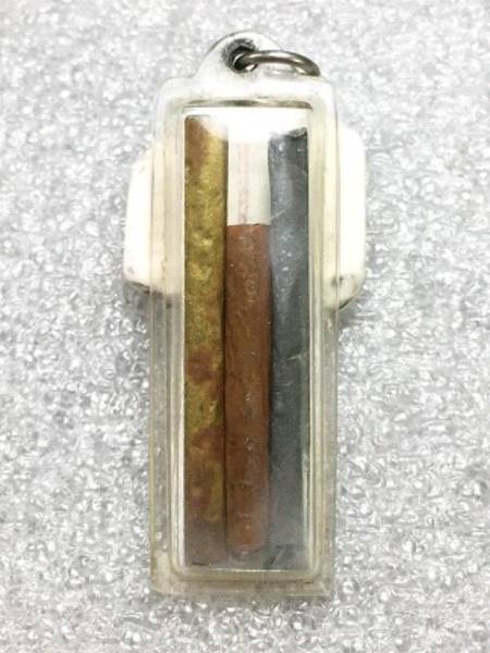 ตะกรุดสามกษัตริย์ หลวงปู่ทิม วัดละหารไร่ จารย์ทะลุ ขอบตัด