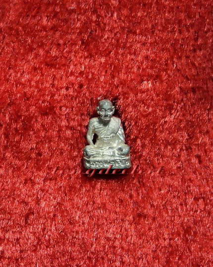 รูปหล่อจิ๋วหลวงพ่อเปิ่น วัดบางพระ จ.นครปฐม เนื้อเงิน ปี 2538 รุ่นอณูทิพย์ สวยมากค่ะ