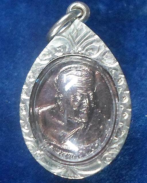 วัดห้วยมงคล ประจวบคีรีขันธ์ เหรียญหลวงปู่ทวด พิมพ์เม็ดแตง   เลี่ยมกรอบเงิน ปี52 