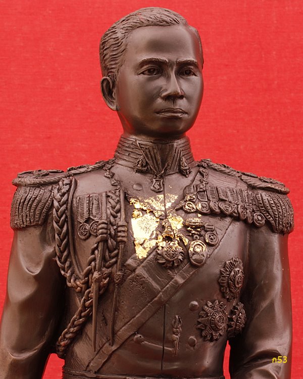 พระบูชากรมหลวงชุมพรเขตอุดมศักดิ์ ทัพเรือภาคที่ 2 ฐานทัพเรือสัตหีบสร้าง สูง 18.5 นิ้ว ปี 2545
