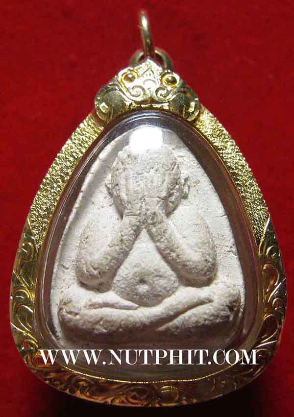 พระปิดตาฝังพลอย พิมพ์ใหญ่ ลป.ทิม วัดละหารไร่ ปี ๑๗ เลี่ยมทอง+บัตรรับรองพระแท้*177