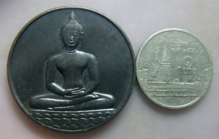 **วัดใจ**เหรียญลายสือไทย หลัง ภปร. ที่ระลึกฉลอง ๗๐๐ ปี ปี ๒๕๒๖**ลพ.เกษม เขมโก ปลุกเสก สวยๆ
