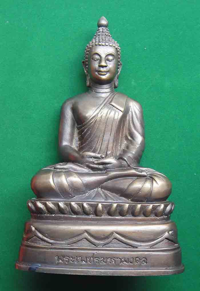 หลวงพ่อเพชรมหามงคล ขนาด 5 นิ้ว วัดแม่กาษา อ.แม่สอด จ.ตาก ใต้ฐานอุดยันต์ ผิวหิ้งเดิม