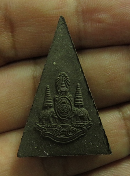 1 พระกำลังแผ่นดิน พิมพ์ใหญ่ (เนื้อดำ นิยม) มวลสารจิตรลดา ในหลวงครองราชครบ 50 พรรษา พ.ศ. 2539