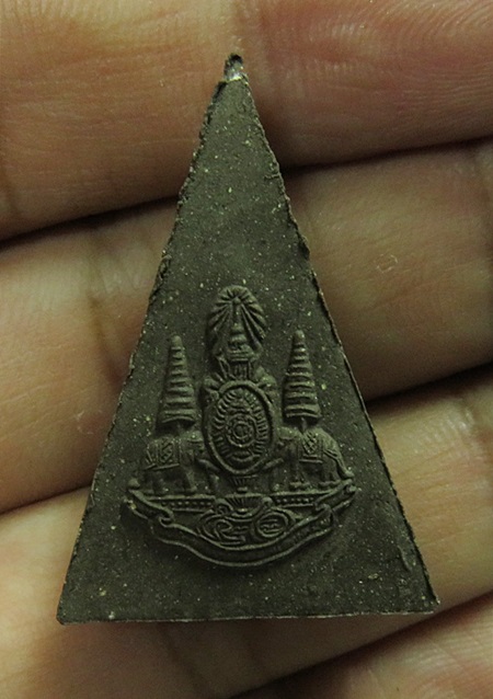 3 พระกำลังแผ่นดิน พิมพ์ใหญ่ (เนื้อดำ นิยม) มวลสารจิตรลดา ในหลวงครองราชครบ 50 พรรษา พ.ศ. 2539