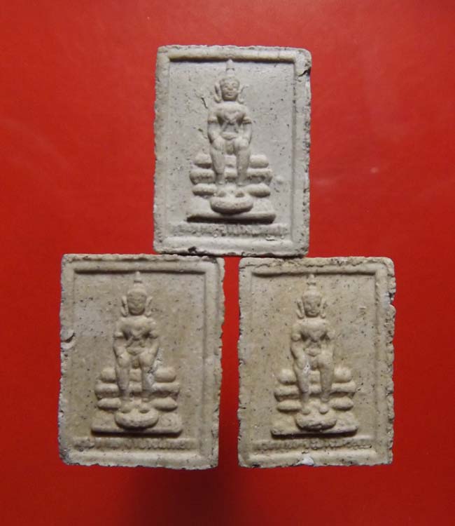 พระสมเด็จองค์ปฐม หลัง พระปางนิพพาน หลวงพ่อฤษีลิงดำ วัดท่าซุง จ.อุทัยธานี*3องค์