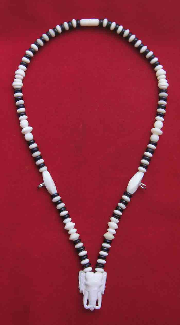 ***สร้อยคล้องพระกระดูก + เม็ดกะลาตาเดียว หัวขุนกล างหัวช้างงานแฮนเมด (Hand Made) เม็ดดำมือหนึ่ง ความ