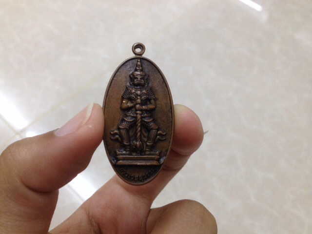 ท้าวเวสสุวรรณ ใบขี้เหล็ก วัดสุทัศน์