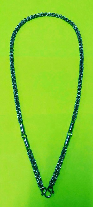 ..สร้อยสเเตนเลส ห่วงคู่ ขนาด 5 mm เเต่ง 3 อความยาว 28 นิ้ว งานเเต่งด้วยมือไม่บาดคอ เเข็งเเรง ทนทาน ส